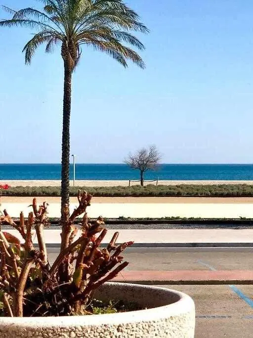 Encantador Apto. Con Gran Terraza Frente Al Mar Empuriabrava 0*,  Spain